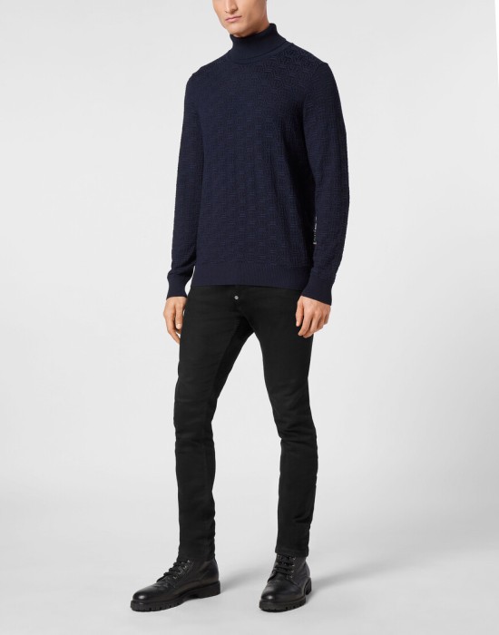 Товар синего цвета с внутренней стороны