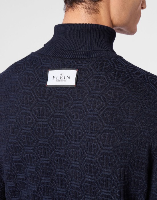 свитер  из проверенных материалов спереди