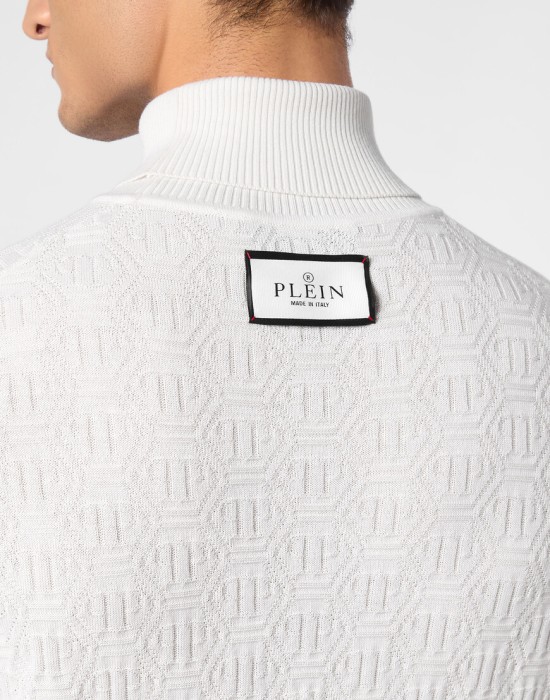 свитер  из проверенных материалов спереди