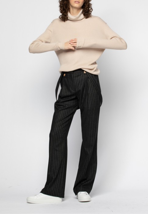 свитер  по цене 42900 руб вид справа