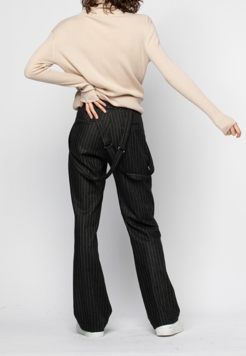 свитер  из проверенных материалов спереди