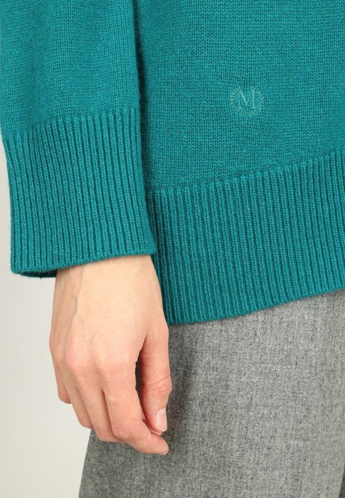 свитер  из проверенных материалов спереди