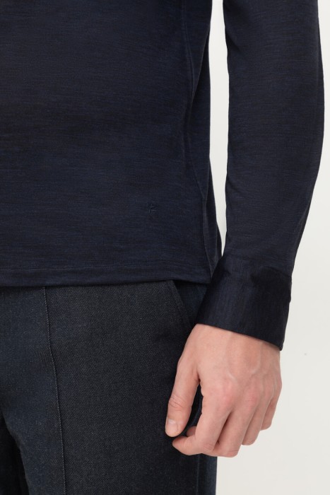 Товар синего цвета с внутренней стороны