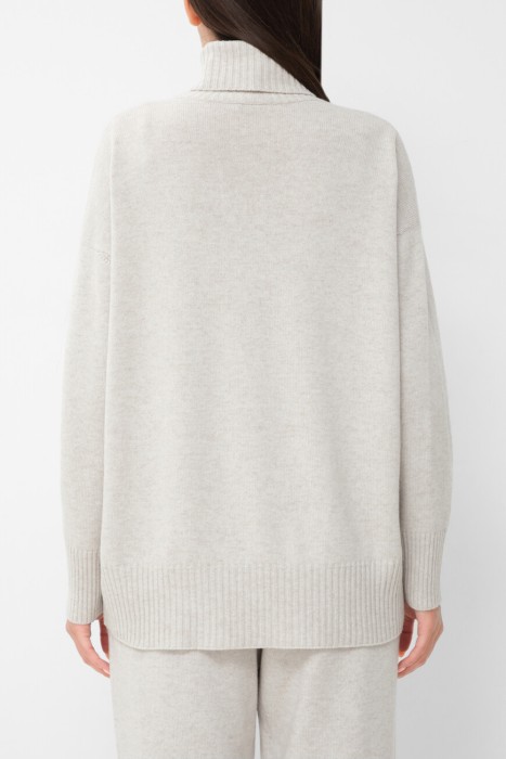 свитер  от бренда brunello cucinelli вид слева