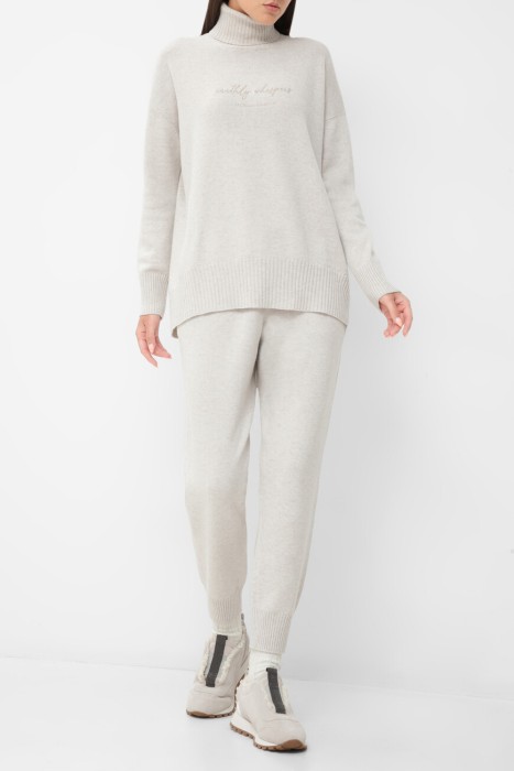 Товар серого цвета с внутренней стороны