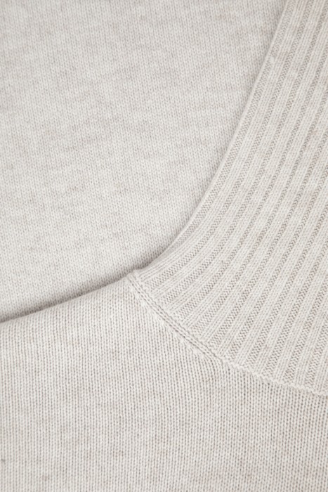 свитер  из шерсти спереди