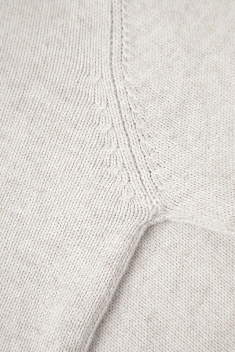 свитер  для взрослого возраста с изнаночной стороны