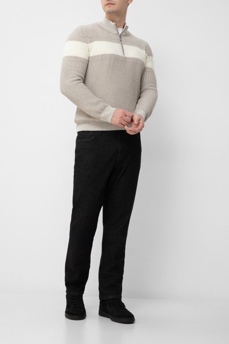 свитер  из шерсти спереди