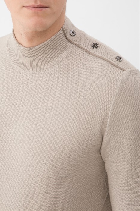 свитер  из италии вид сбоку