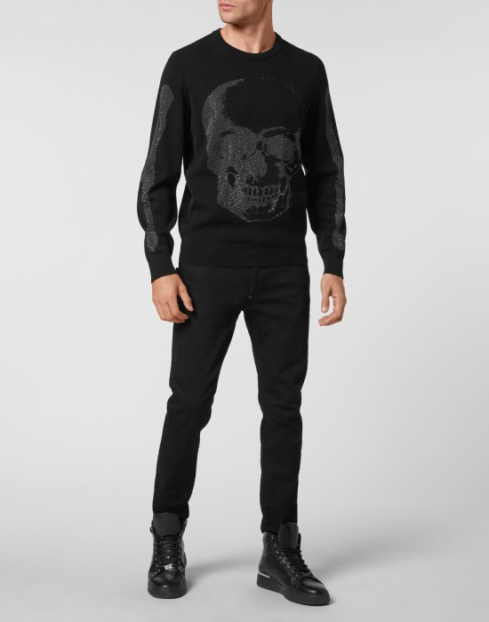 Товар черного цвета с внутренней стороны