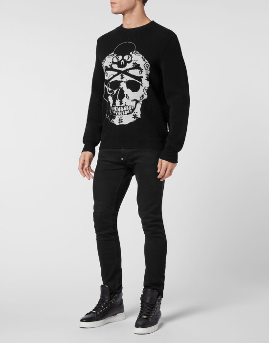 Товар черного цвета с внутренней стороны