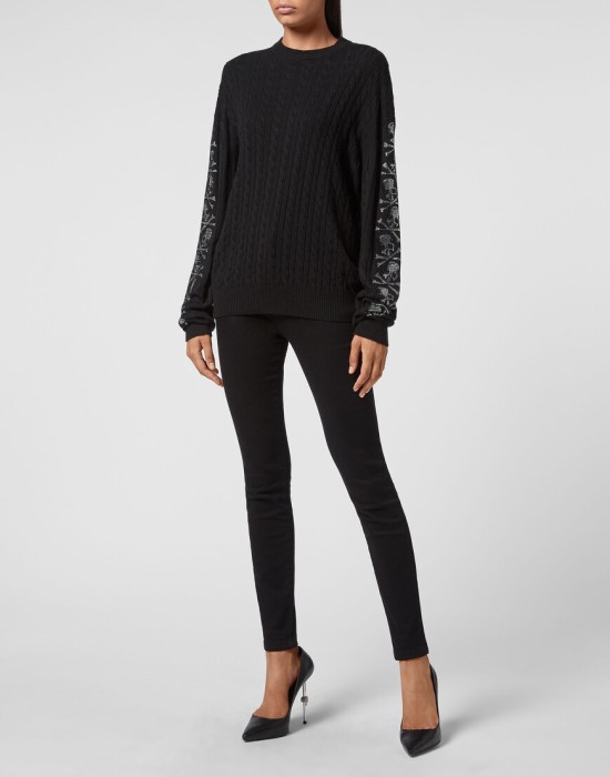 Товар черного цвета с внутренней стороны