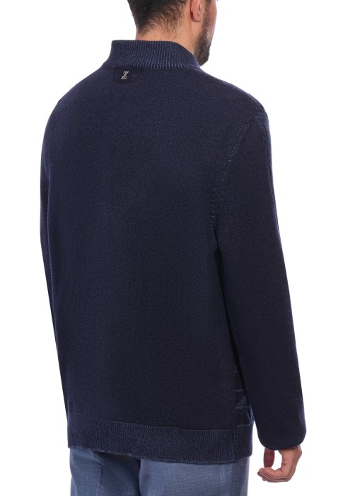 свитер  из проверенных материалов спереди