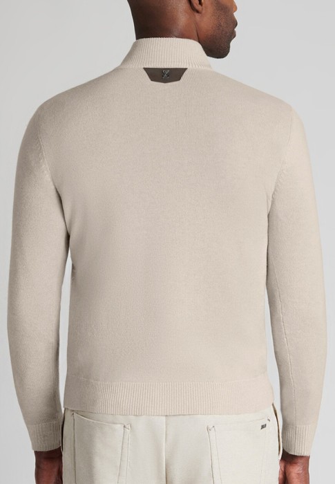 свитер  из италии вид сбоку