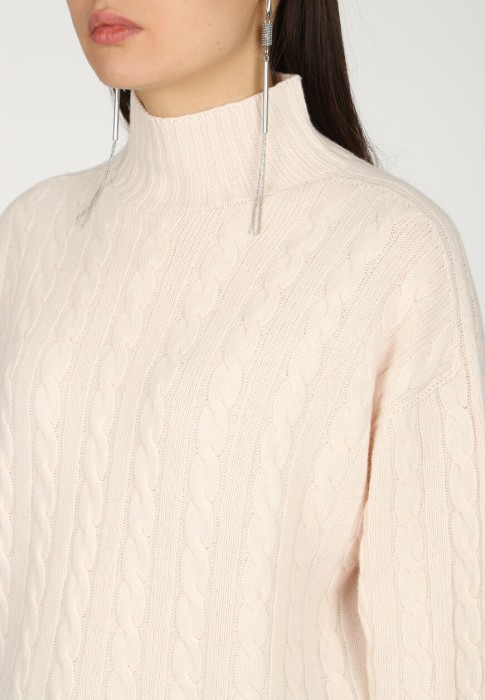 свитер  из италии вид сбоку