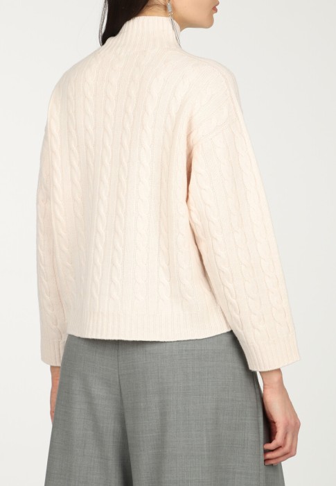 Товар розового цвета с внутренней стороны