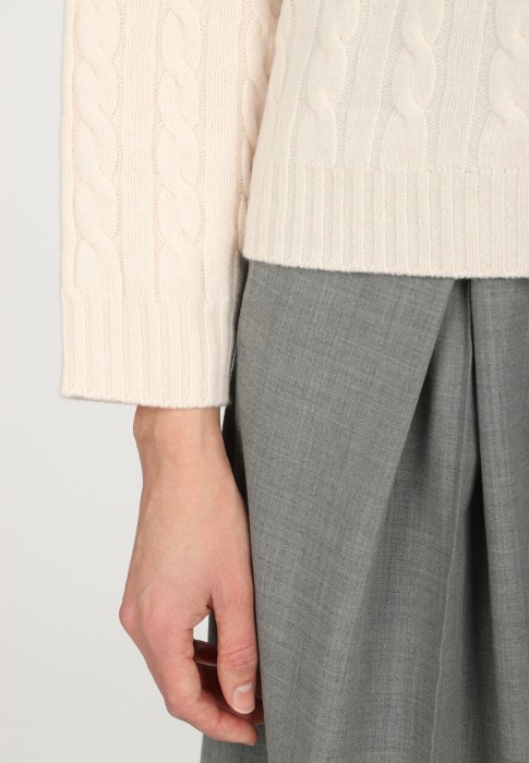 свитер  из проверенных материалов спереди