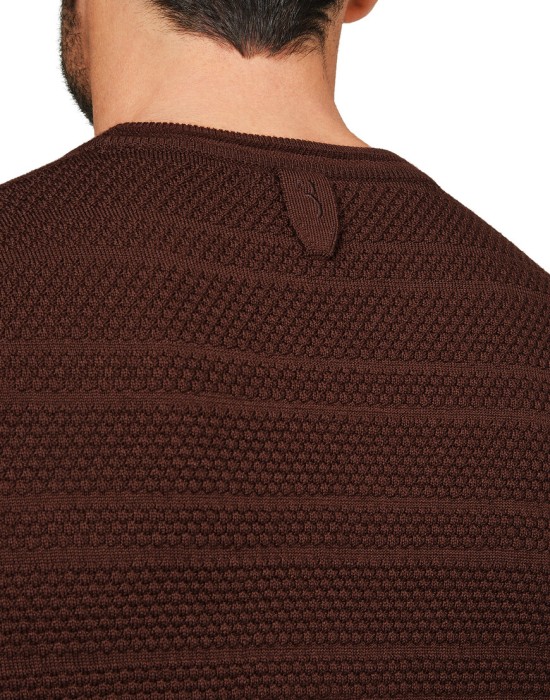 Товар коричневого цвета с внутренней стороны