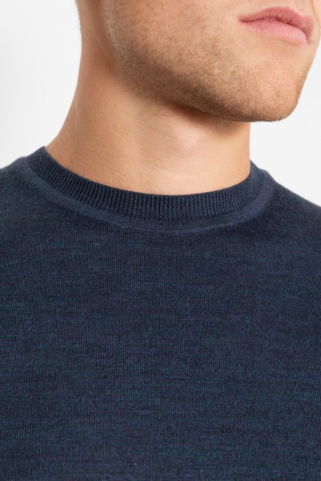 свитер  из италии вид сбоку