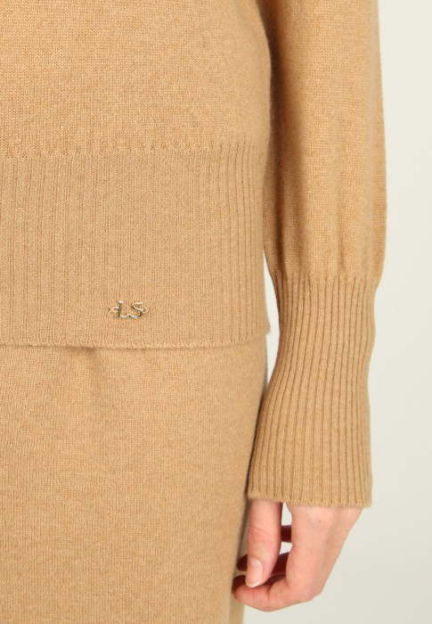 свитер  из проверенных материалов спереди