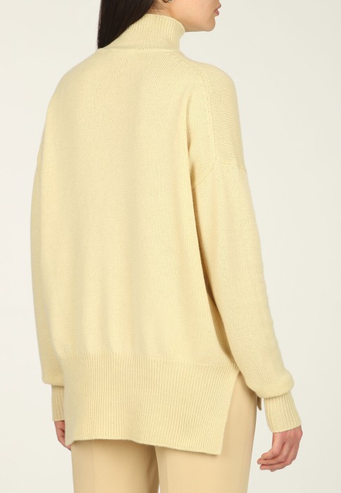 Товар желтого цвета с внутренней стороны