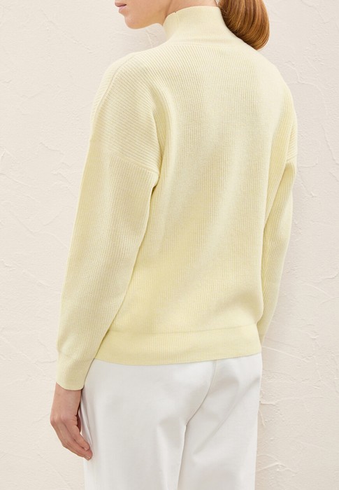 свитер  по цене 49910 руб вид справа