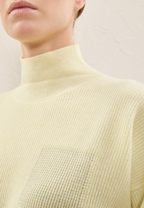 свитер  из италии вид сбоку