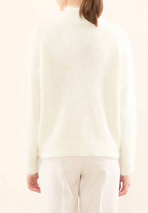 свитер  из италии вид сбоку