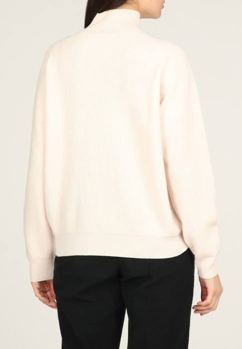 свитер  из италии вид сбоку