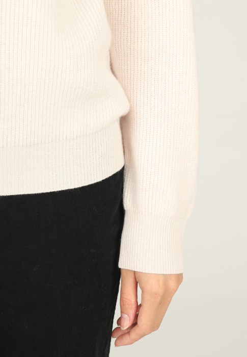 свитер  из проверенных материалов спереди