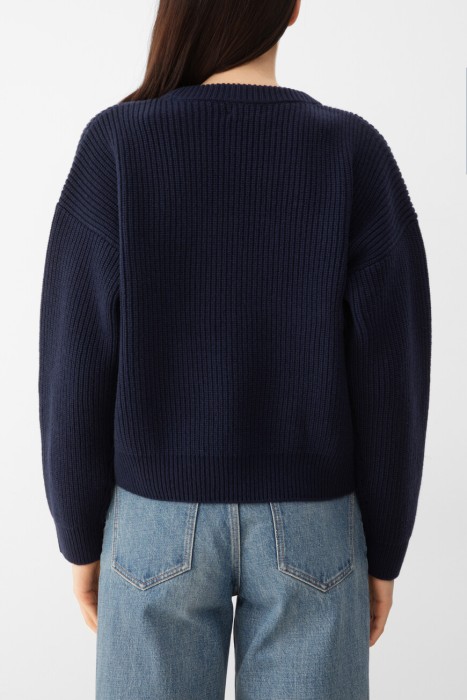 свитер  по цене 121500 руб вид справа