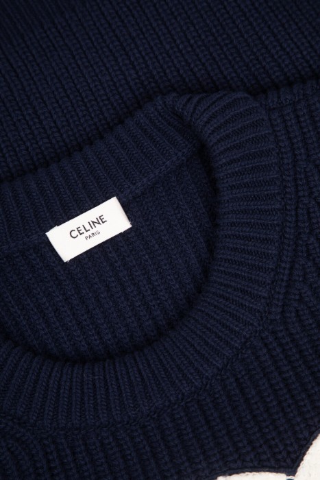 свитер  из шерсти спереди