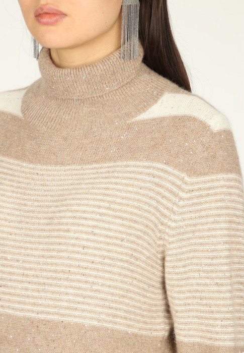 свитер  из проверенных материалов спереди