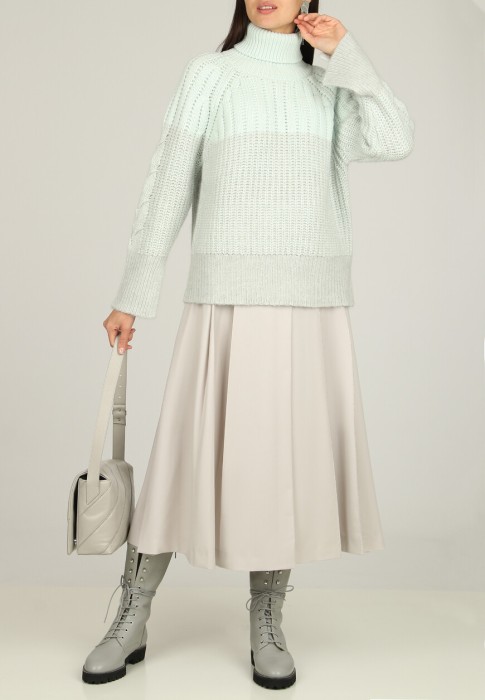 свитер  по цене 63140 руб вид справа