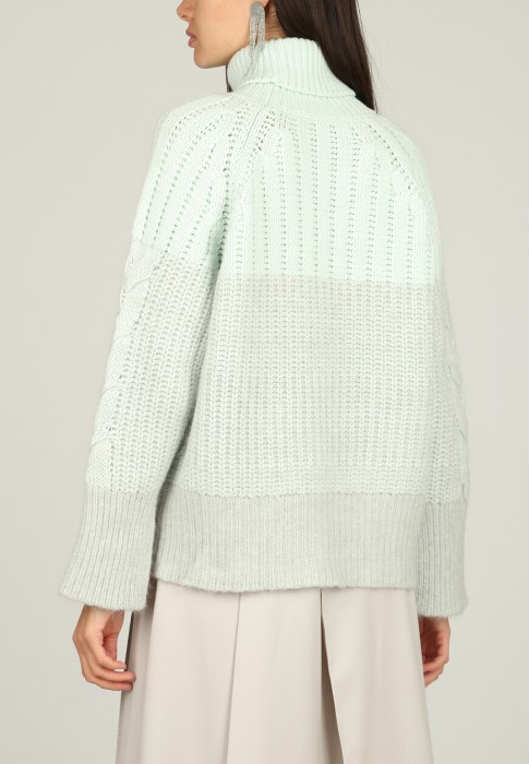 свитер  из италии вид сбоку