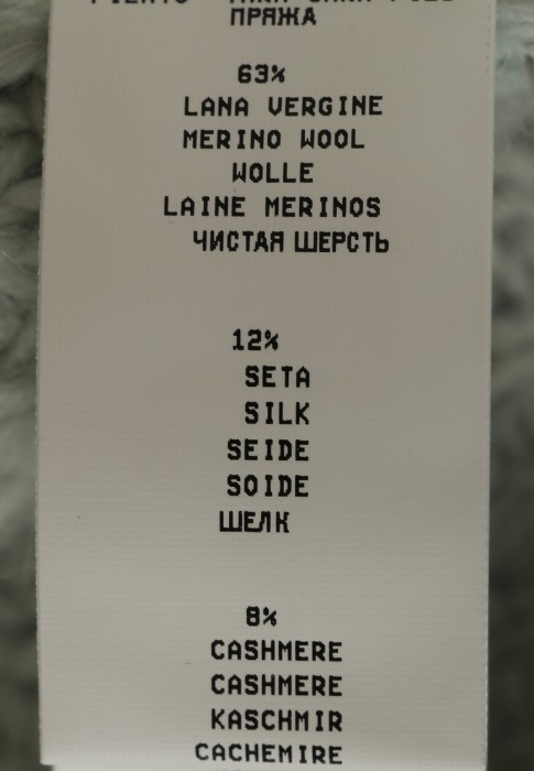 свитер  из проверенных материалов спереди