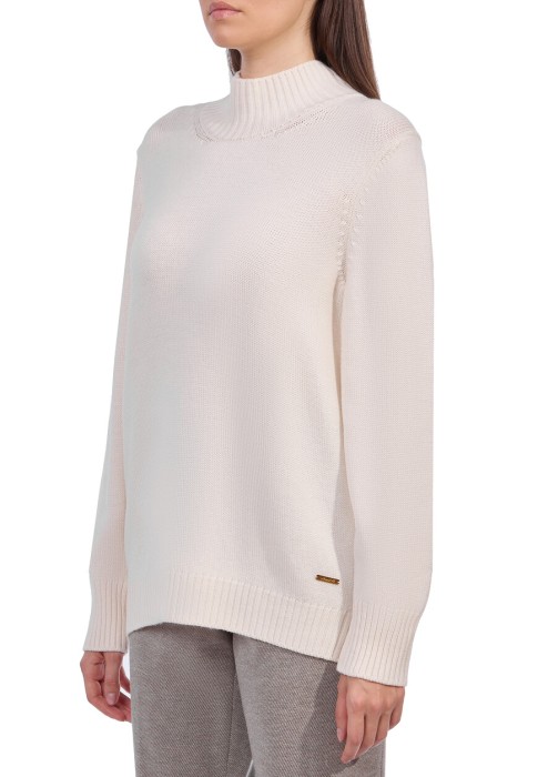 Товар белого цвета с внутренней стороны