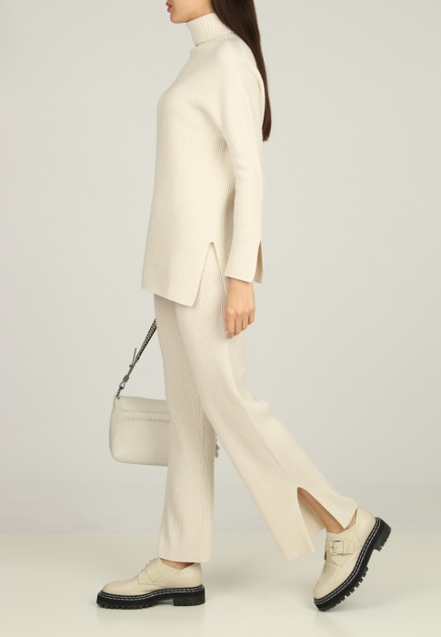 свитер  по цене 45500 руб вид справа