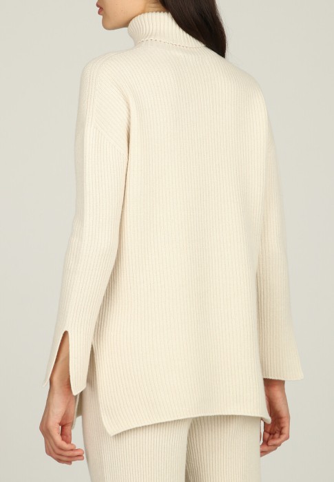 свитер  из италии вид сбоку