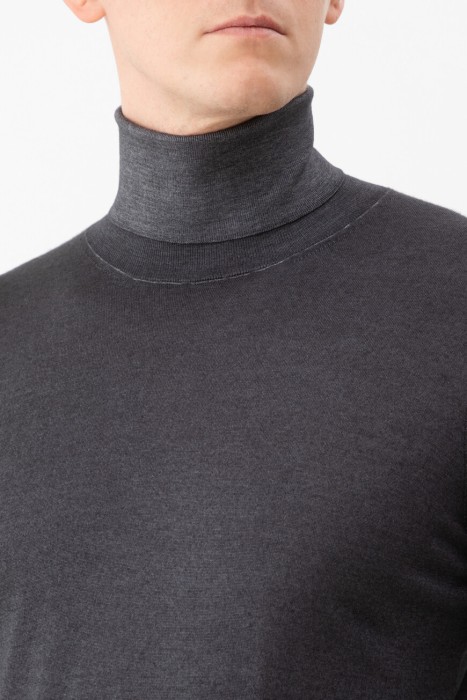 свитер  из италии вид сбоку