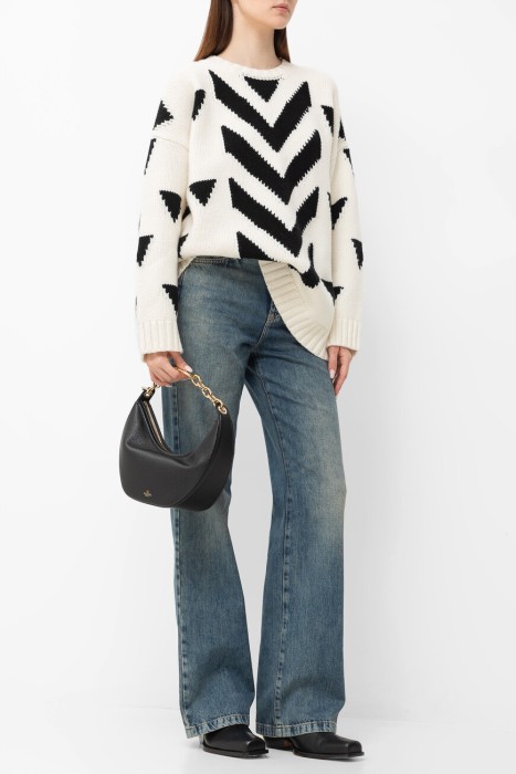 Товар белого цвета с внутренней стороны