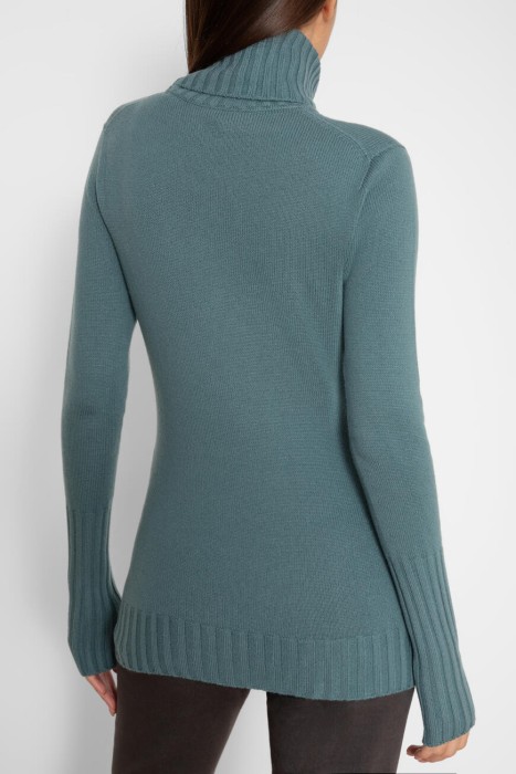 свитер  по цене 61050 руб вид справа