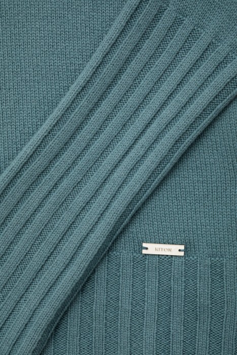 свитер  из кашемира спереди