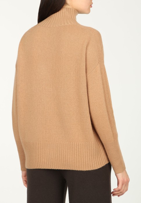 свитер  из проверенных материалов спереди