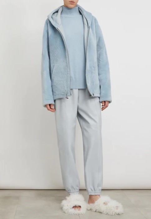 свитер  по цене 69020 руб вид справа