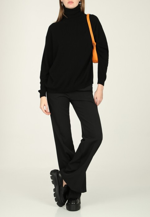 свитер  по цене 115325 руб вид справа