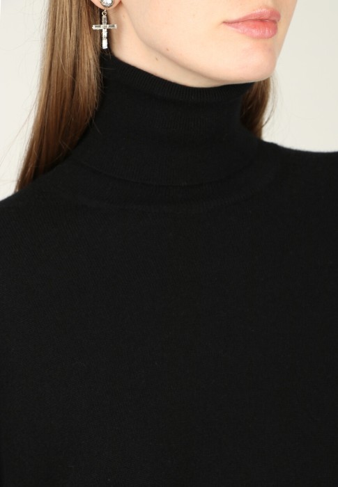 свитер  из проверенных материалов спереди