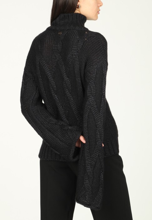 свитер  из италии вид сбоку