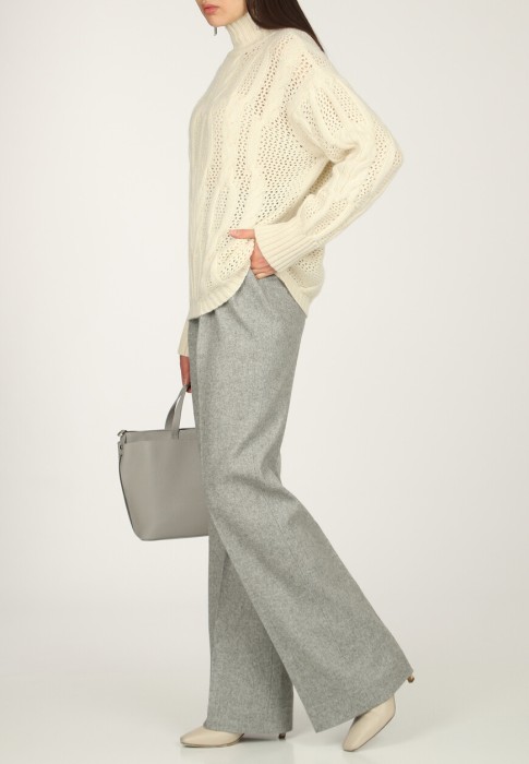 свитер  из италии вид сбоку