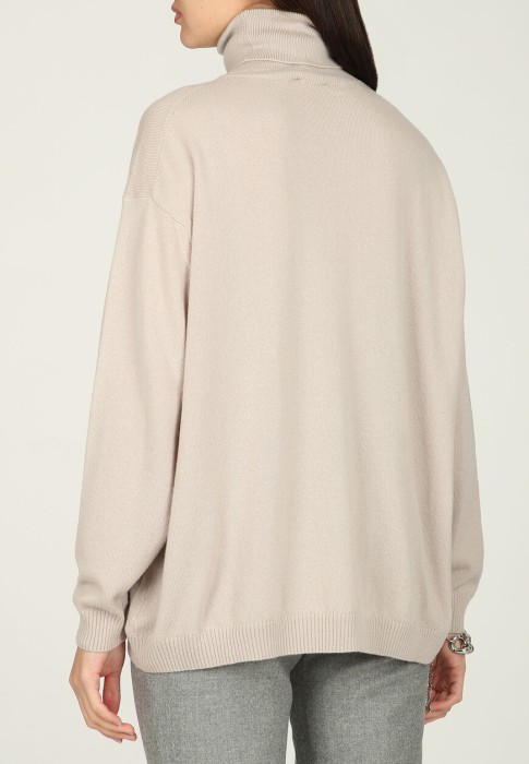 свитер  из проверенных материалов спереди